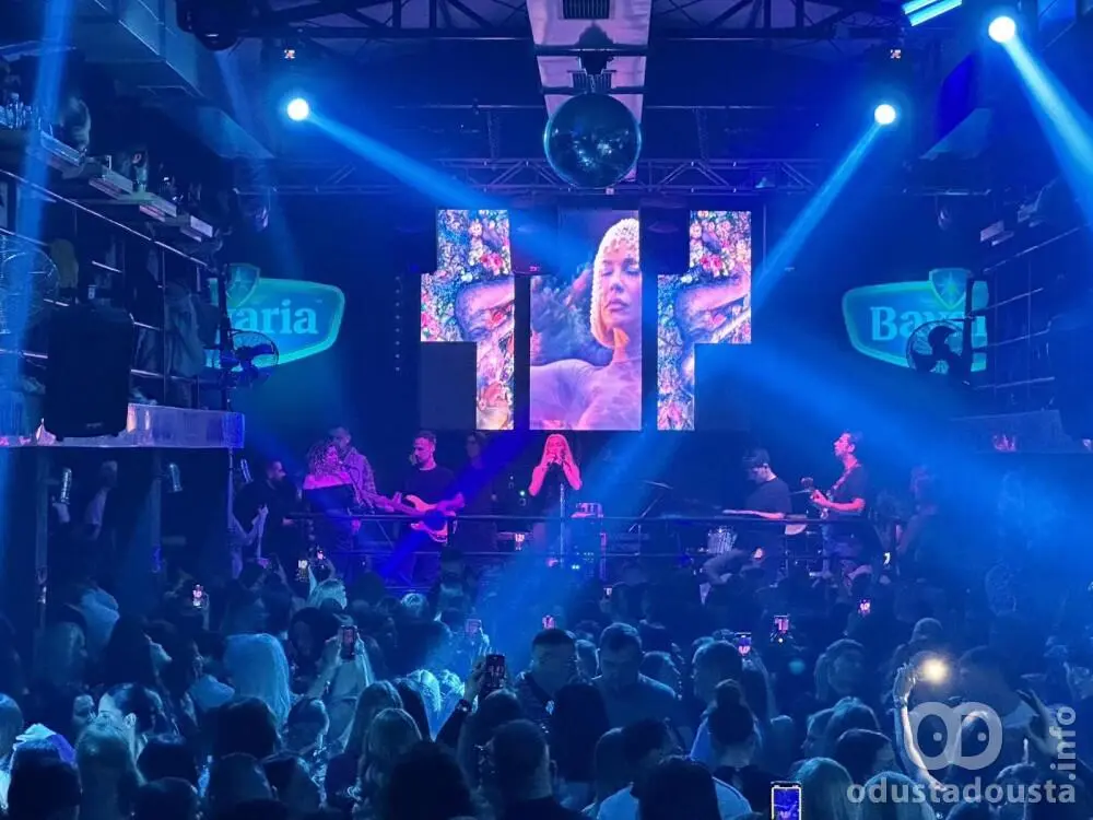Klub Time Stapar goreo uz hitove Nataše Bekvalac