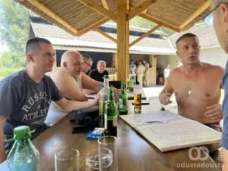 Apatinci Jajić, Prica i Barać
