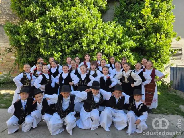 Somborski folkloraši dominirali na smotri: „Igre iz Pčinje“ i „Srem“ oduševili žiri