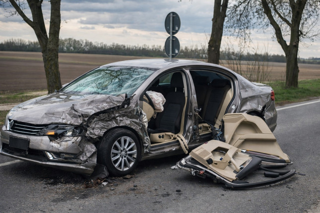Saobraćajna nesreća na putu Sombor - Apatin izazvala veliku materijalnu štetu bez povređenih