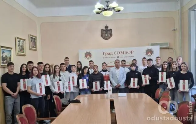 Podrška za Najbolje: Uručeni Ugovori o Stipendiranju 26 Sportista Sombora