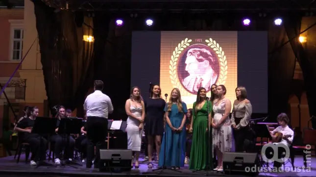Tamburaški zvuci na Trgu Svetog Trojstva: Šesti „Somborica fest“ okuplja majstore muzike