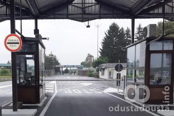 Velika zaplena na Bezdanu: Sakrili skoro 20.000 paklica cigareta u pod prikolice