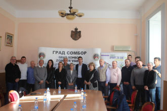 Učesnici potpisivanja ugovora između Grada Sombora i Saveza Sport za sve Vojvodine