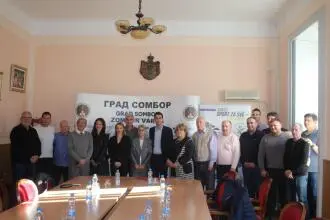 Učesnici potpisivanja ugovora između Grada Sombora i Saveza Sport za sve Vojvodine
