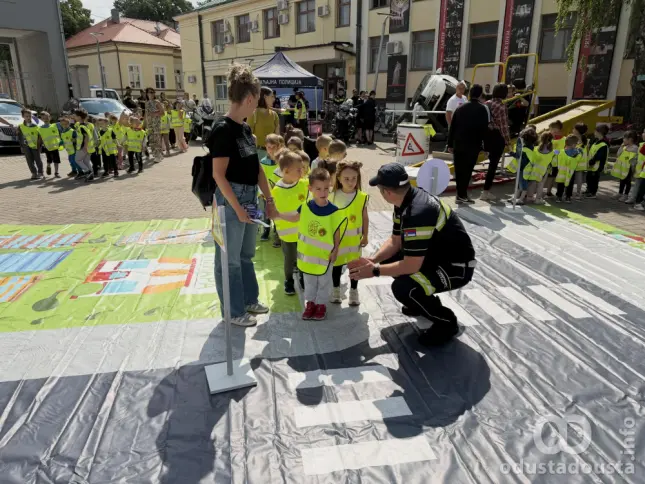 Dan policije u Somboru: Na Trgu Koste Trifkovića održan taktičko-tehnički zbor za najmlađe