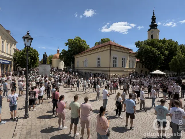 Somborski maturanti proslavili završetak srednjoškolskog obrazovanja