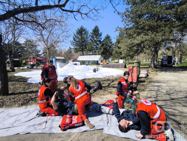 Crveni Krst Sombor pokazna vežba zajedno za zdravlje i bezbednost građana