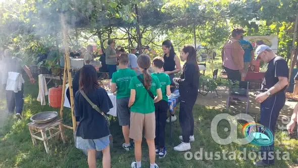 Članovi „Umetničkog studija Sombor“ na 18. likovnoj koloniji „Visovi“ u Kljajićevu