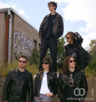 Petočlani sastav benda "Dionis"