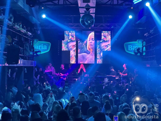 Klub Time Stapar goreo uz hitove Nataše Bekvalac