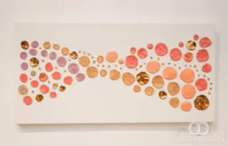 Danica Burnać "Zona povratka", keramika i kamenina na platnu, 40 x 80 cm, 2025.
