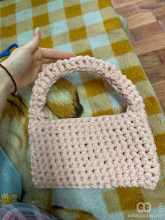 Prva isheklana torbica