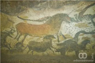 Crteži u čuvenom arheološkom lokalitetu - pećini Laskoo